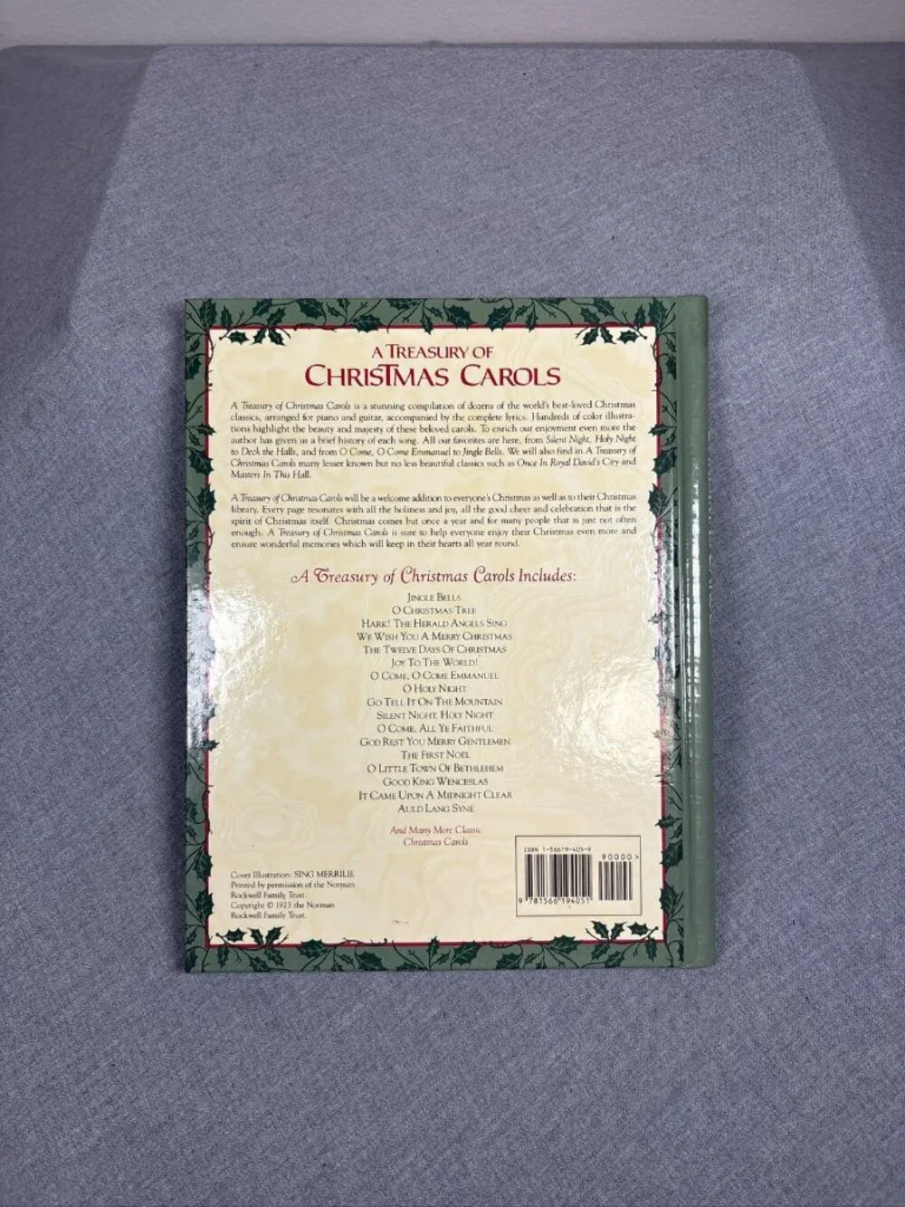 A Treasury of Christmas Carols Keyboard Guitar Jerry Silverman Book